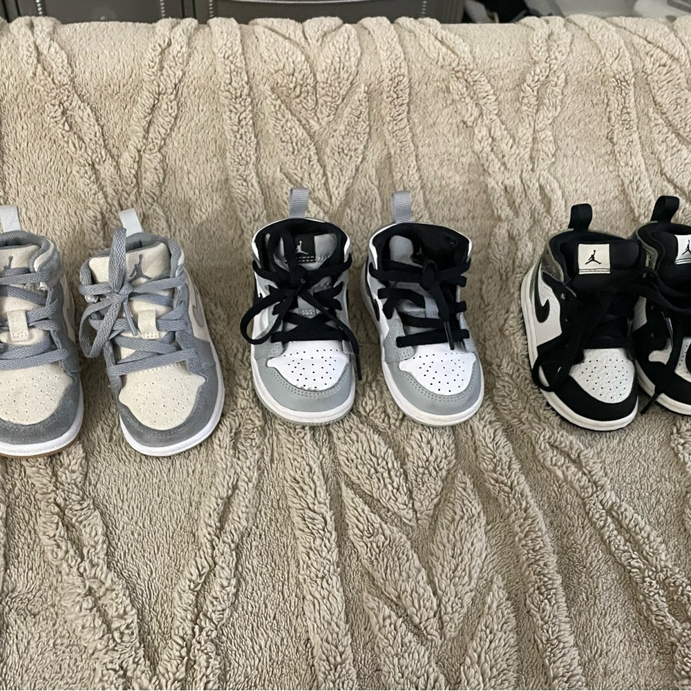 Jordan 1 Mid Black and Gray Sneakers Casual Style bundle